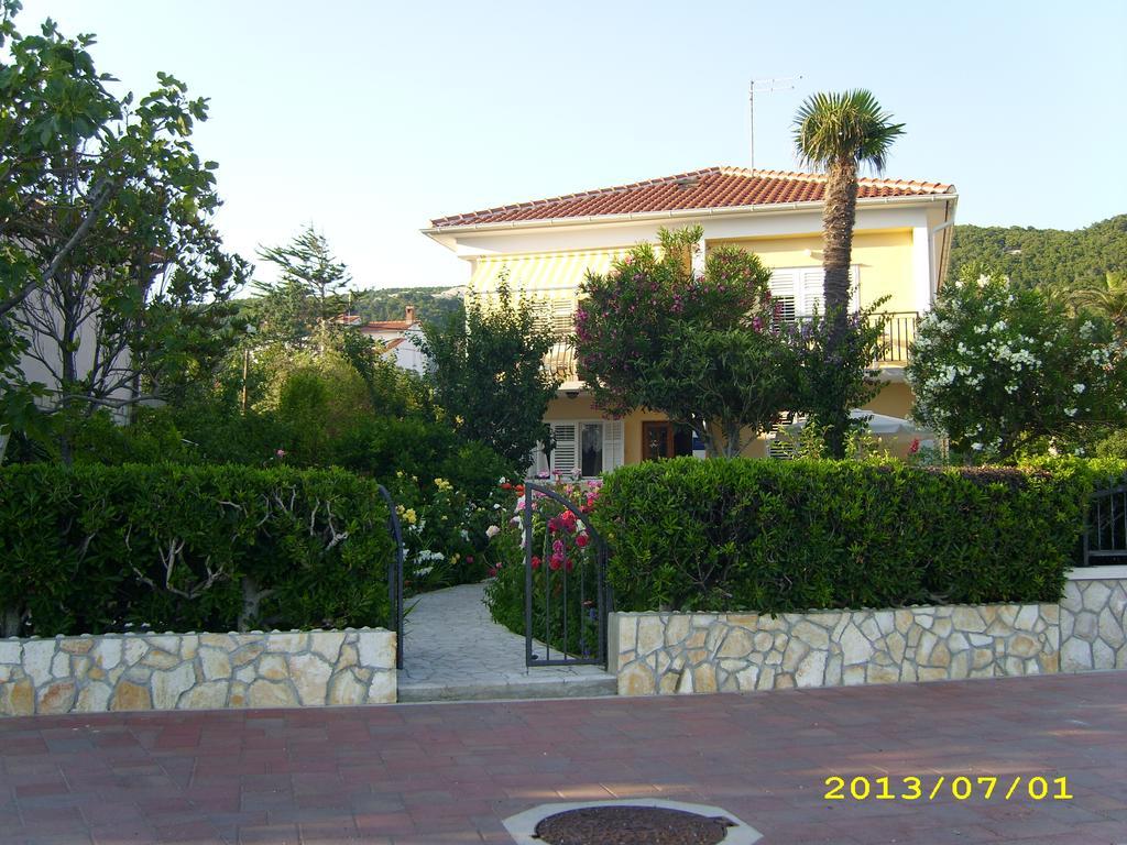 Apartments Antica Раб Екстериор снимка