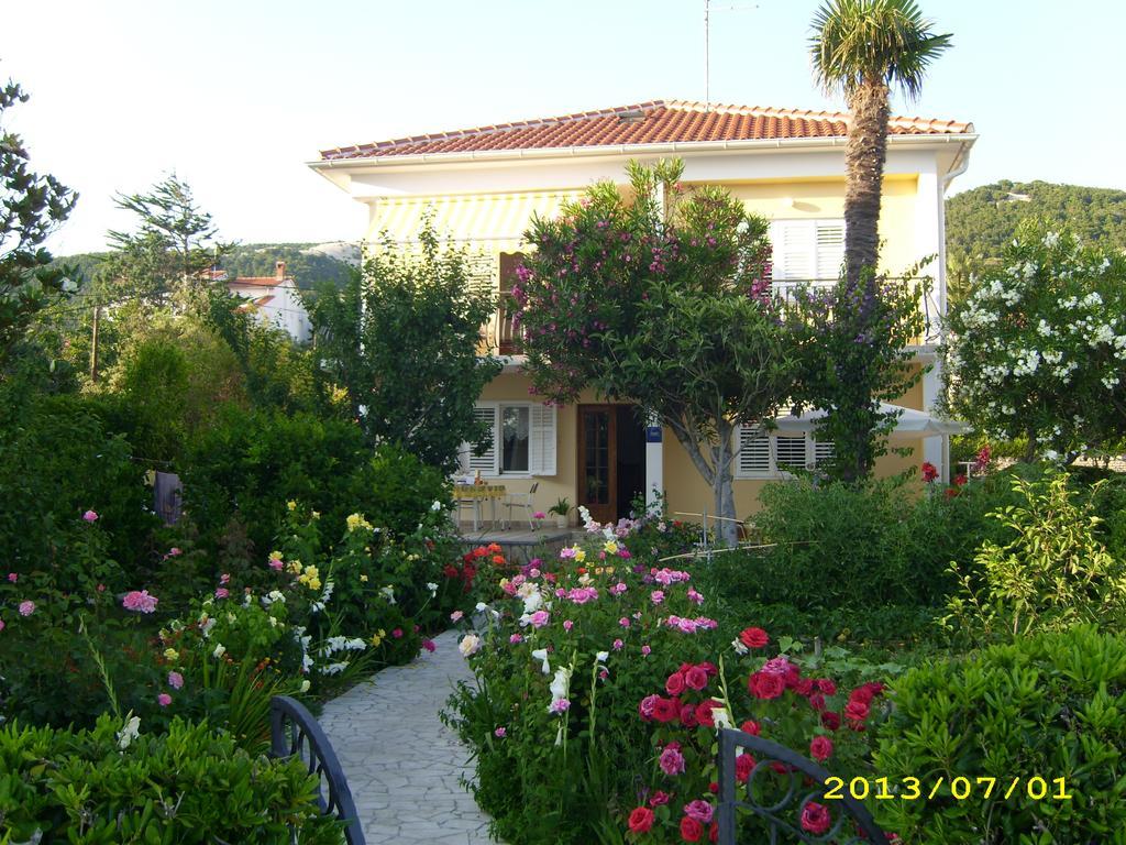 Apartments Antica Раб Екстериор снимка