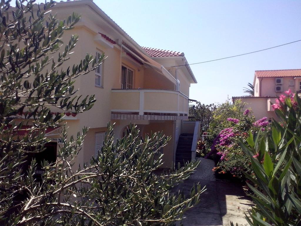 Apartments Antica Раб Екстериор снимка