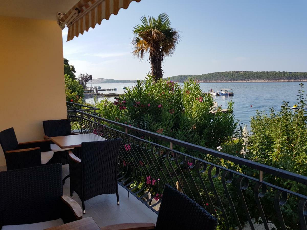 Apartments Antica Раб Екстериор снимка