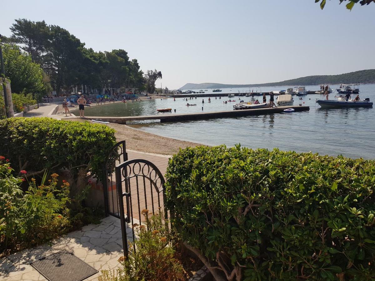 Apartments Antica Раб Екстериор снимка