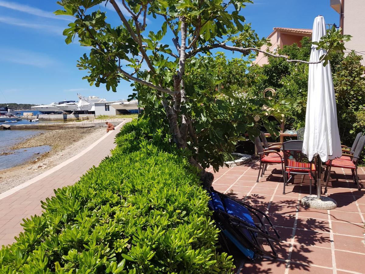 Apartments Antica Раб Екстериор снимка