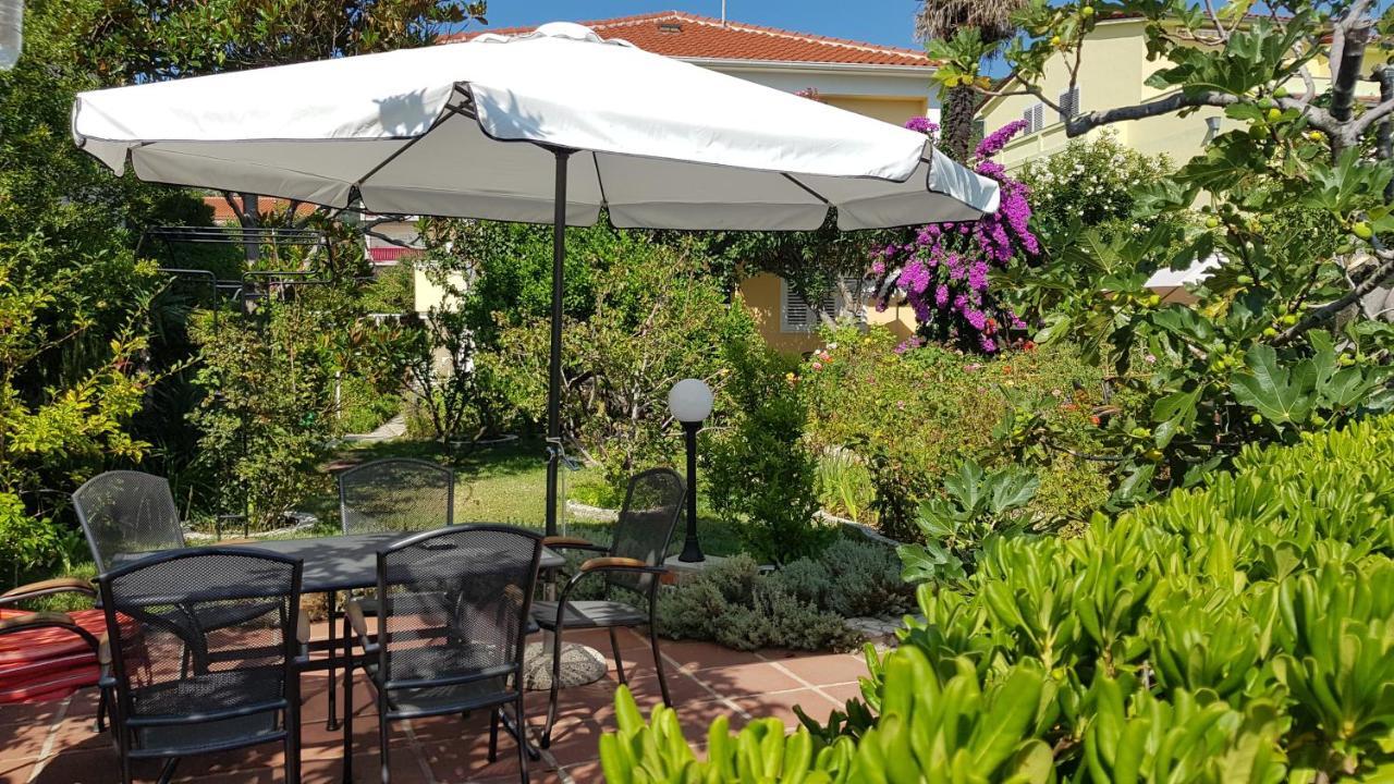 Apartments Antica Раб Екстериор снимка